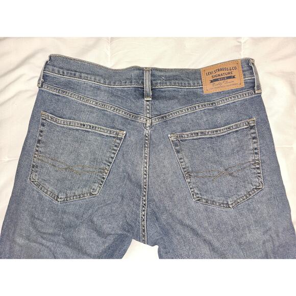 Levi Signature Gold Women’s Slim Fit Blue Jeans Size 30 Mid Rise - Picture 5 of 7